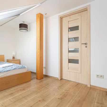 Przystanek Czernica Mecikal